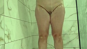 Chubby Jurels Showers Spreading Big Ass Shaved Pussy