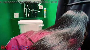 Student Devours Gloryhole Cock