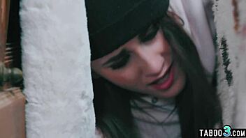 kendra james catches indica monroe for wet pussy licking