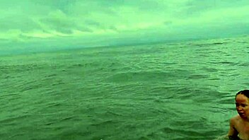 climbing two hotties and begging to suck my cum 😈🍆💦