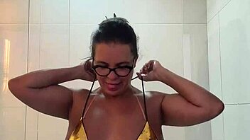 curvy brazilian bbw teases in steamy homemade bath