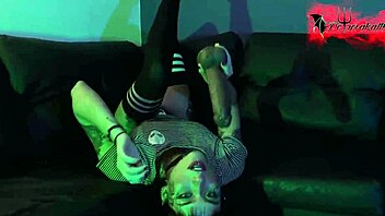 👽 alien babe gags on sloppy monster deepthroat 😩💦