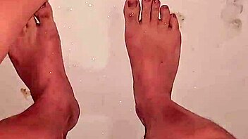 caught this nude asian babe bathing with perfect bare feet tease