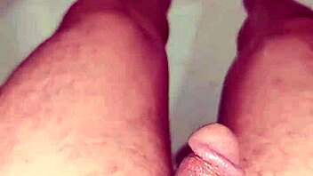 caught this nude asian babe bathing with perfect bare feet tease