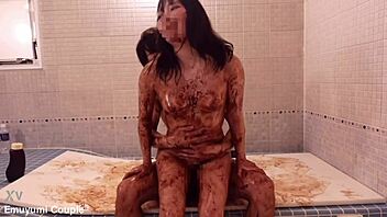 あっ、こんなに腰振っちゃう…美人妻のチョコまみれアクメが止まんないよぉ…