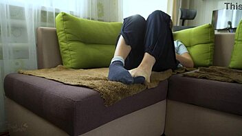 sexy teen amateur teases bare soles and toes