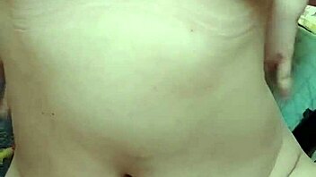 【粉墨人生】Saucy Saleswoman Naked Chats Boss For Promotion