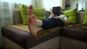 sexy teen amateur teases bare soles and toes