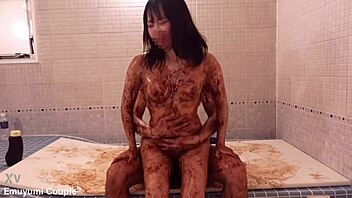 あっ、こんなに腰振っちゃう…美人妻のチョコまみれアクメが止まんないよぉ…