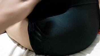 mi amiga se queda en mi casa y se pone ese mini short tan rico