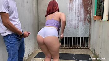 essa empregada safada rebola provocando louco