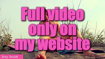 jeny smith's miniskirt upskirt flashes pussy on crowded beach