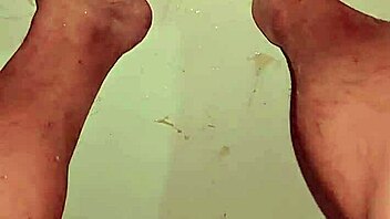 caught this nude asian babe bathing with perfect bare feet tease