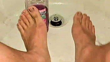 caught this nude asian babe bathing with perfect bare feet tease