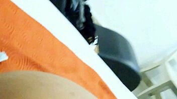 cheating juicy mexican doc patient fucks while on phone with bf 🍑🔥📞