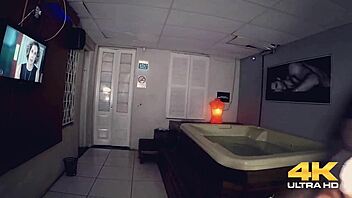 rolê na sauna do sexo com pauzão e tetas grandes