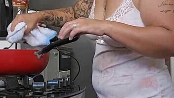 pregnant milf shows off huge ass teasing young guys