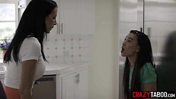 reagan foxx licks kimmy kimm and madi