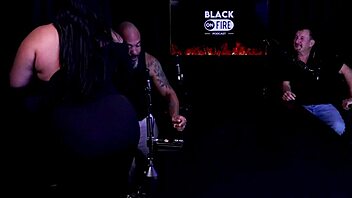 pegou surra de bunda mas pediu pro apresentador mostrar peitos dela