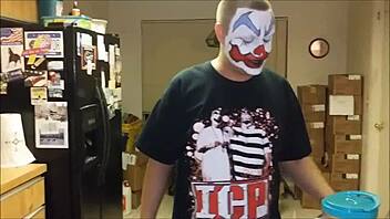 flipflop chef demos pizza bagel bites in kitchen