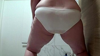 mature bbw drenches white panties in pussy piss view