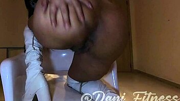 safada flashes her tight asshole and juicy pussy on cam athletic brazilian mature tease