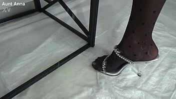 i quiver with desire at this beautiful intimate pissing view