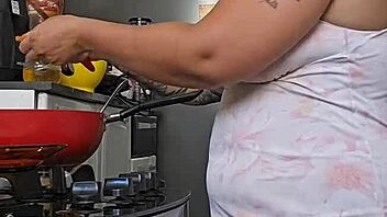 pregnant milf shows off huge ass teasing young guys