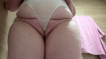 mature bbw drenches white panties in pussy piss view