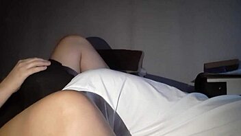 roommates turn off lights so we lesbians lick pussy to orgasm