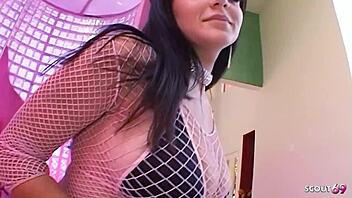 seduced this blue-eyed black hair babe with bouncy naturals for bbc pounding 😍🍈🍆