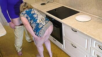 Grabbing that mature milf's fat ass impaled on thick penis 😏