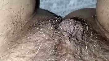 gretala's pussy stays super hairy always 😏🌿