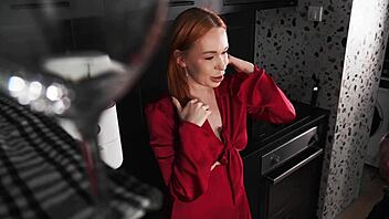 😉 stepmom skips cooking for a sneaky kitchen blowjob instead 🍆