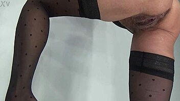 i quiver with desire at this beautiful intimate pissing view