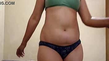 Sexy ebony babe dances naked twerking huge ass for viewers