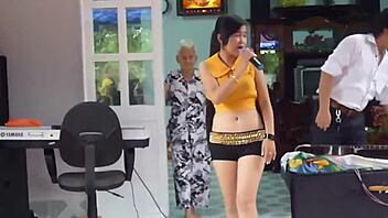 Vietnamese Bride's Sexy Wedding Dance Tempts All