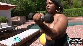 Thick hips meaty ass gets huge load after bbc dips in hungry pussy