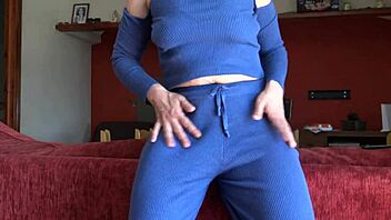 Hot French Algerian Milf Spreads Hairy Beaver Wide