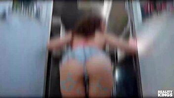 ryan reid uh visits milf andi avalon scissoring moans on tongue strapon