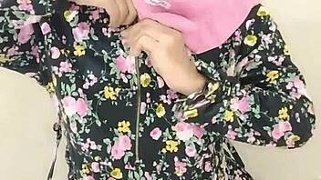 Hijab beauty masturbates pussy with dildo for lover