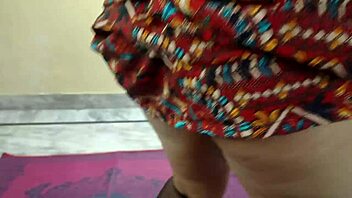 Sexy ebony babe dances naked twerking huge ass for viewers