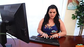 ANGELINA CASTRO STRAPS UP HUGE DILDO FOR MAGGIE GREEN