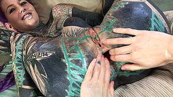 Dreadlocks Tattoo Babe's Quick Latex Anal Fisting Solo