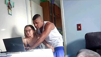 Fucking Sexy Milf While She Chats On Phone