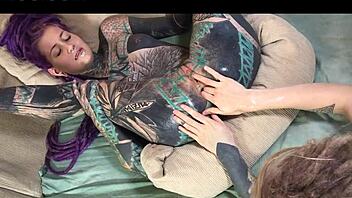 Dreadlocks Tattoo Babe's Quick Latex Anal Fisting Solo