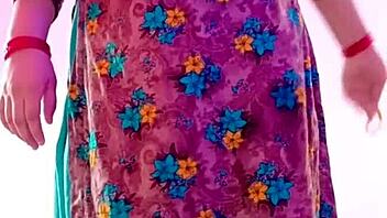 leaked 18yo indian beauty flaunts hairy pussy to boyfriend