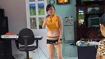 Vietnamese Bride's Sexy Wedding Dance Tempts All