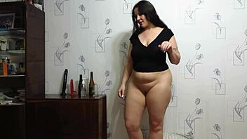 chubby milf bottle fucks shaved pussy shakes huge ass boobs!