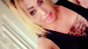 carolina the guayaquil transexual plays solo with her cock